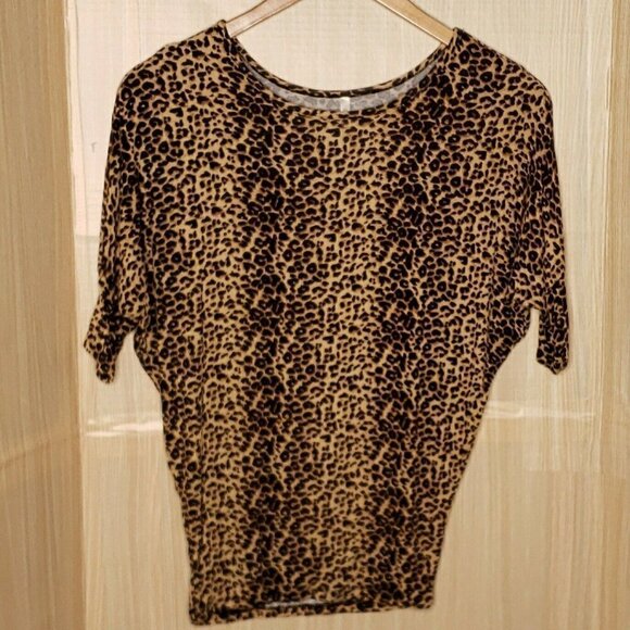 DNA Couture Womens Leopard Print Dolman Sleeve Stretchy Top Small - Picture 1 of 6